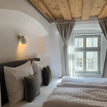 Apartment Center Golden Roof 4 *